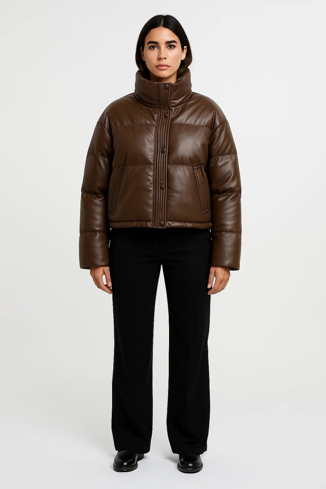 Doudoune courte en simili cuir avec col haut | Disponible en trois coloris