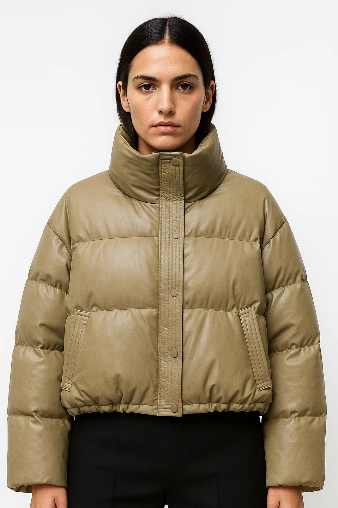 Doudoune courte en simili cuir avec col haut | Disponible en trois coloris